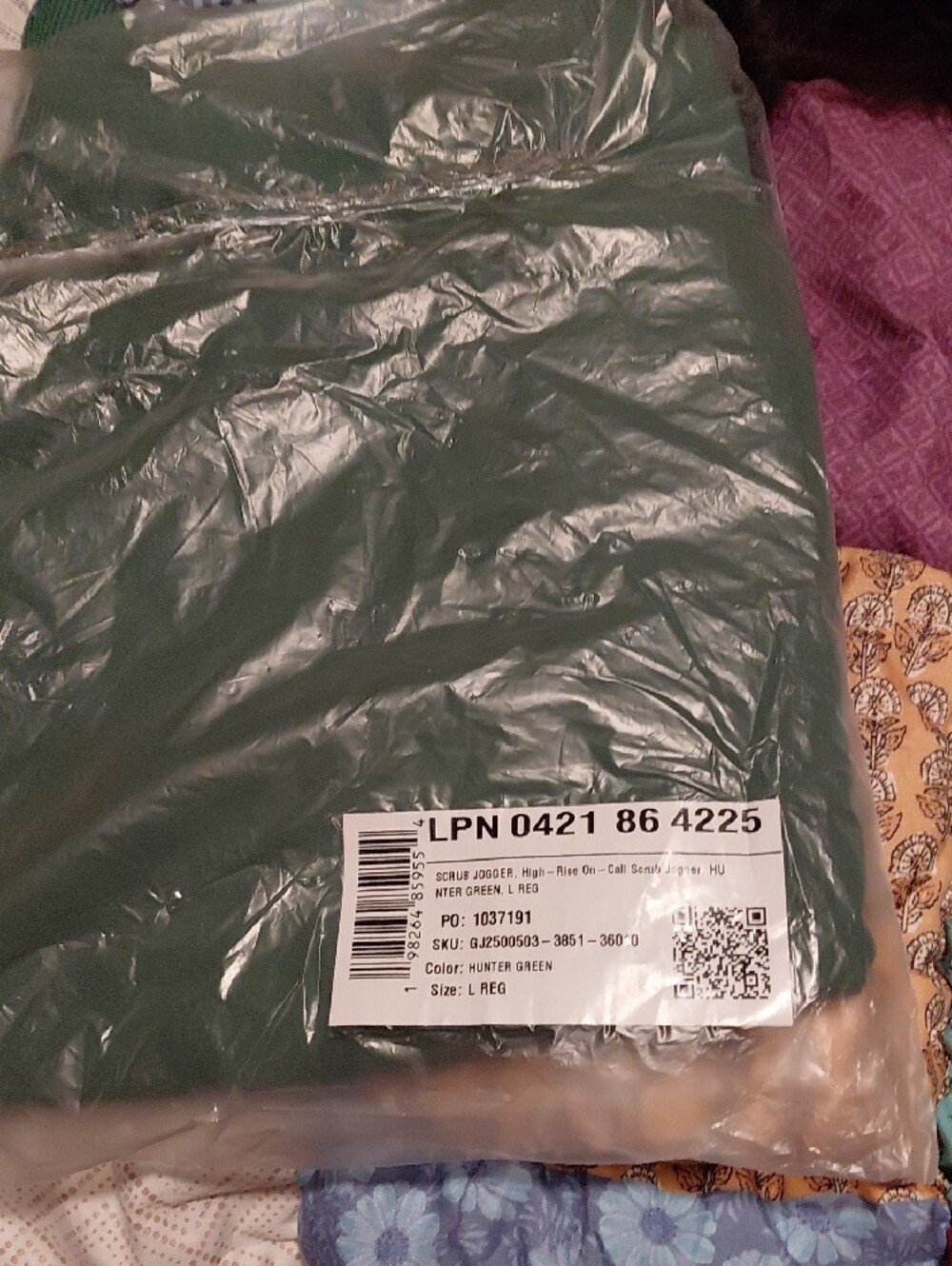 Hunter Green Scrub Top - Brand Not Visible - Picture 2 of 2